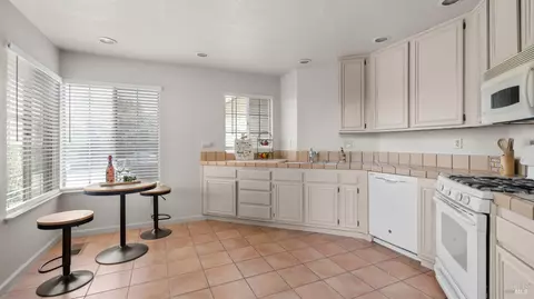 Kitchen - 5038 Lakeview Cir, Fairfield, CA 94534 photo 1 of 3