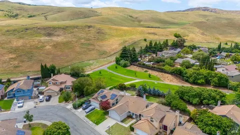 View/Area - 5038 Lakeview Cir, Fairfield, CA 94534 photo 13 of 16