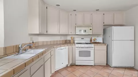 Kitchen - 5038 Lakeview Cir, Fairfield, CA 94534 photo 3 of 3