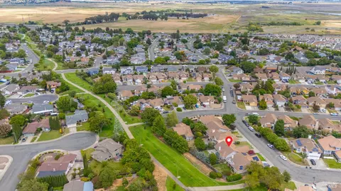 View/Area - 5038 Lakeview Cir, Fairfield, CA 94534 photo 7 of 16