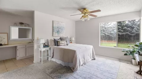 Bedroom - 5038 Lakeview Cir, Fairfield, CA 94534 photo 1 of 4
