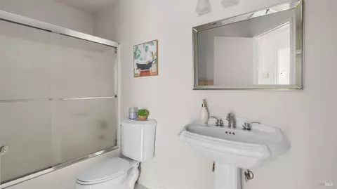 Bath - 5038 Lakeview Cir, Fairfield, CA 94534 photo 2 of 2