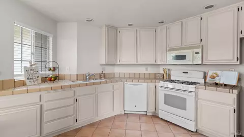 Kitchen - 5038 Lakeview Cir, Fairfield, CA 94534 photo 2 of 3