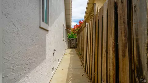 Exterior - 5038 Lakeview Cir, Fairfield, CA 94534 photo 10 of 12