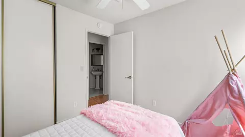 Bedroom - 5038 Lakeview Cir, Fairfield, CA 94534 photo 4 of 4