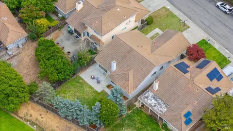 View/Area - 5038 Lakeview Cir, Fairfield, CA 94534 photo 8 of 16