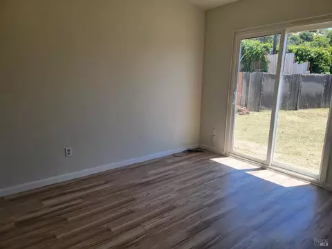 Living - 103 Pueblo Way, Vallejo, CA 94591 photo 4 of 5