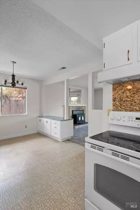 Kitchen - 405 Ely Blvd S, Petaluma, CA 94954 photo 4 of 5