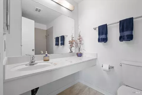 Bath - 405 Ely Blvd S, Petaluma, CA 94954 photo 2 of 2