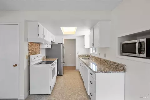Kitchen - 405 Ely Blvd S, Petaluma, CA 94954 photo 1 of 5