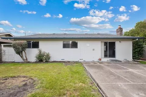 Exterior - 405 Ely Blvd S, Petaluma, CA 94954 photo 6 of 11