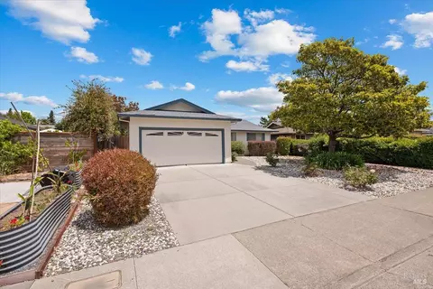 Exterior - 405 Ely Blvd S, Petaluma, CA 94954 photo 10 of 11