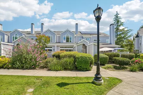 567 E Jasmine Cir, Santa Rosa, CA 95407
