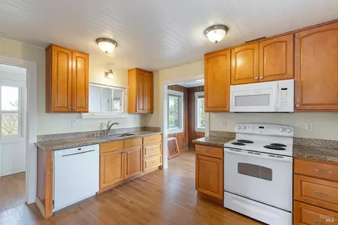 Kitchen - 2875 Woolsey Rd, Windsor, CA 95492 photo 3 of 3