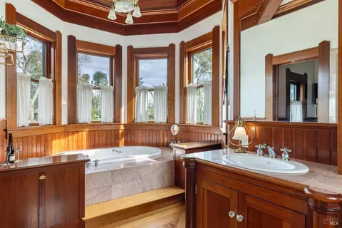 Bath - 2875 Woolsey Rd, Windsor, CA 95492 photo 3 of 3