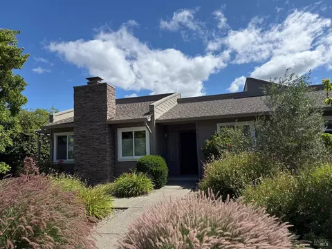 2221 Knolls Dr, Santa Rosa, CA 95405