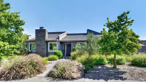 2221 Knolls Dr, Santa Rosa, CA 95405