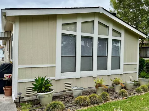 1556 Royal Oak Dr, Petaluma, CA 94954