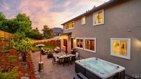 1450 Nighthawk Pl, Santa Rosa, CA 95409