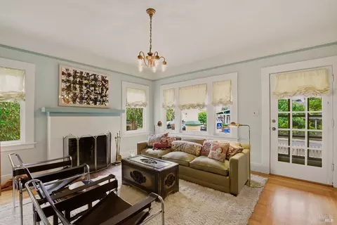 Living - 1134 Willow Ave, Napa, CA 94559 photo 4 of 5