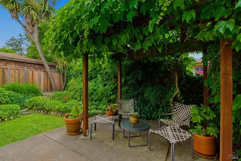 Exterior - 1134 Willow Ave, Napa, CA 94559 photo 13 of 19