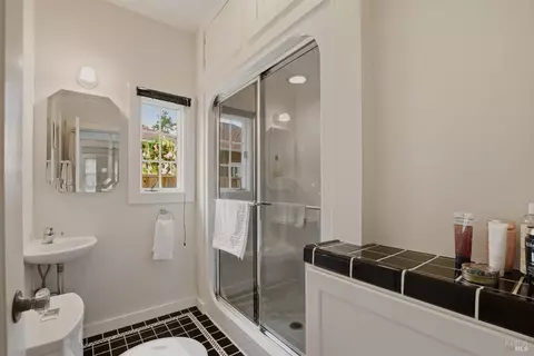 Bath - 1134 Willow Ave, Napa, CA 94559 photo 1 of 4