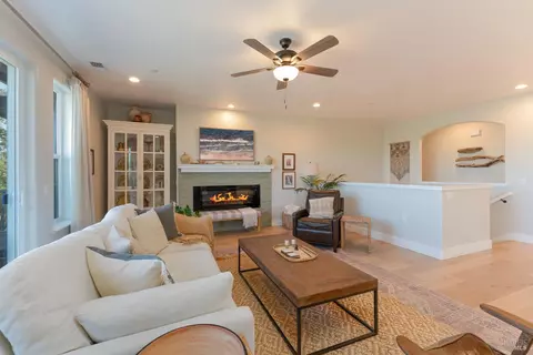Living - 2412 Celestin Ct, Ukiah, CA 95482 photo 3 of 4