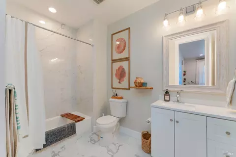 Bath - 2412 Celestin Ct, Ukiah, CA 95482 photo 5 of 5