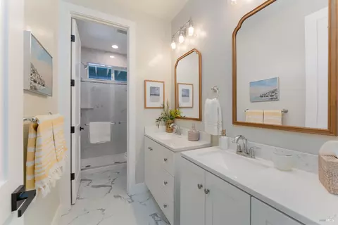 Bath - 2412 Celestin Ct, Ukiah, CA 95482 photo 4 of 5