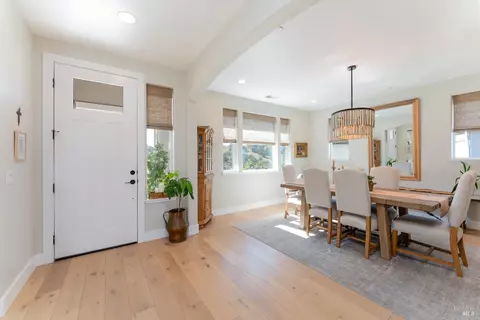 Entry Way - 2412 Celestin Ct, Ukiah, CA 95482 photo 2 of 7