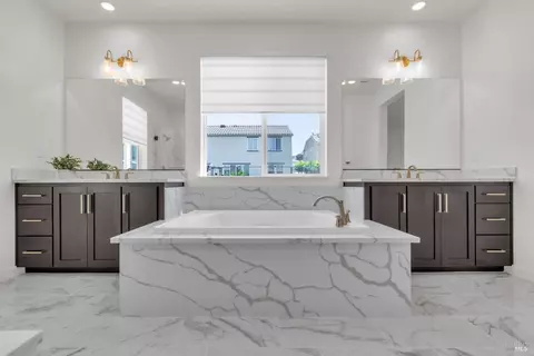 Bath - 8608 Rockaway Dr, Vallejo, CA 94591 photo 5 of 9