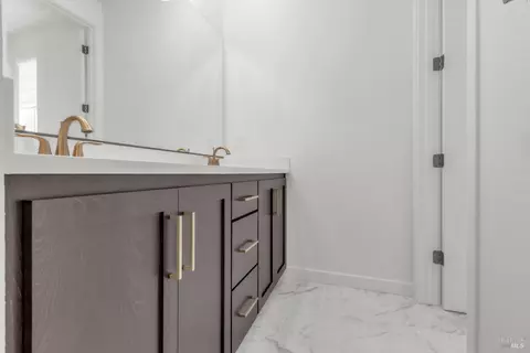 Bath - 8608 Rockaway Dr, Vallejo, CA 94591 photo 8 of 9