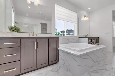 Bath - 8608 Rockaway Dr, Vallejo, CA 94591 photo 6 of 9