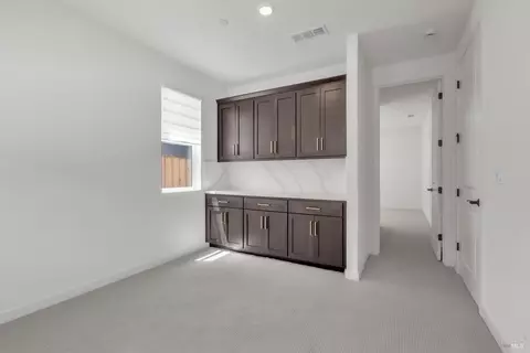 Entry Way - 8608 Rockaway Dr, Vallejo, CA 94591 photo 4 of 8