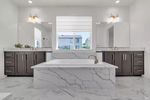 Bath - 8608 Rockaway Dr, Vallejo, CA 94591 photo 4 of 7