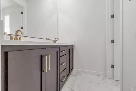 Bath - 8608 Rockaway Dr, Vallejo, CA 94591 photo 6 of 7