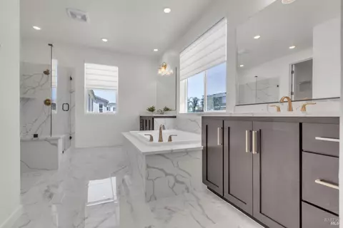 Bath - 8608 Rockaway Dr, Vallejo, CA 94591 photo 4 of 9