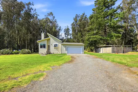 7470 Roblar Rd, Petaluma, CA 94952