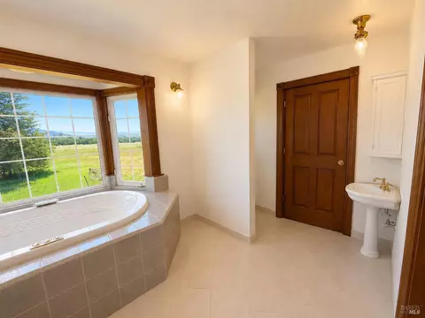 Bath - 21880 Arnold Dr, Sonoma, CA 95476 photo 2 of 3