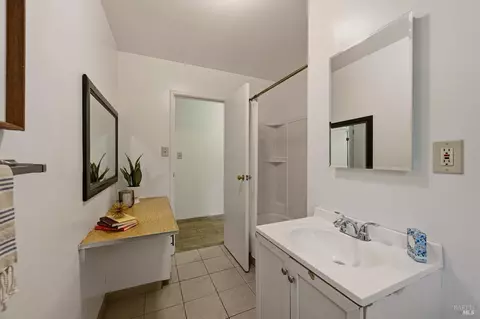 Bath - 108 Lakewood Ave, Vallejo, CA 94591 photo 2 of 3