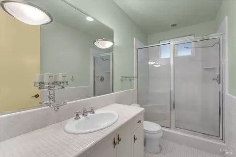 Bath - 15000 Middletown Park Dr, Redding, CA 96001 photo 5 of 6