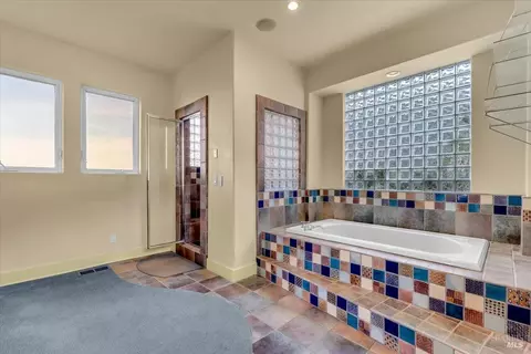 Bath - 15000 Middletown Park Dr, Redding, CA 96001 photo 2 of 6