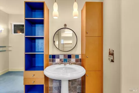 Bath - 15000 Middletown Park Dr, Redding, CA 96001 photo 1 of 6