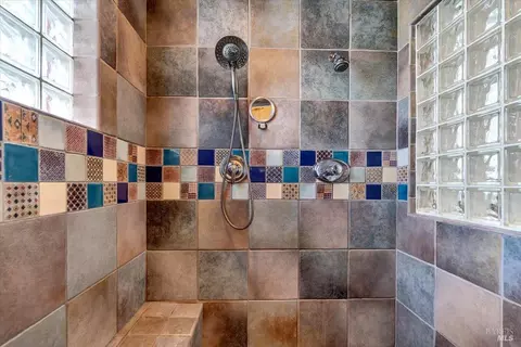 Bath - 15000 Middletown Park Dr, Redding, CA 96001 photo 3 of 6