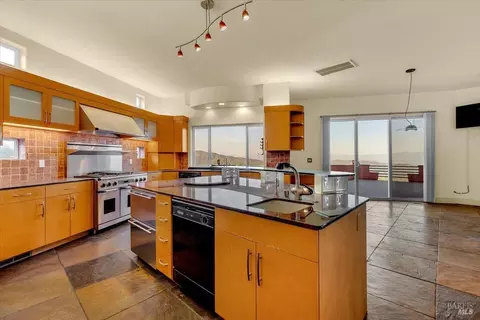 Kitchen - 15000 Middletown Park Dr, Redding, CA 96001 photo 3 of 4