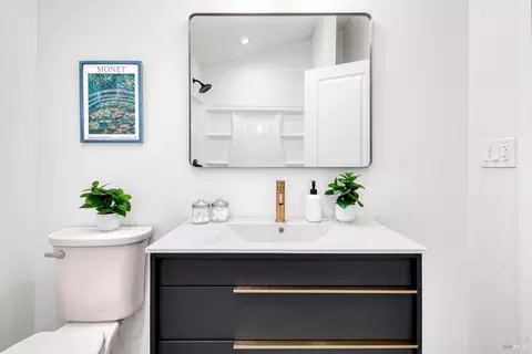 Bath - 309 Coughlan St, Vallejo, CA 94590 photo 2 of 2