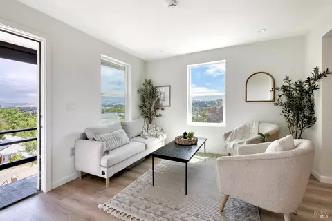 Living - 309 Coughlan St, Vallejo, CA 94590 photo 1 of 1