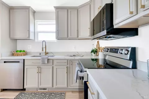 Kitchen - 309 Coughlan St, Vallejo, CA 94590 photo 2 of 2