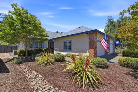 8050 Oakmont Dr, Santa Rosa, CA 95409