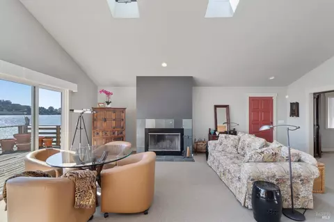 Living - 2 Sandy Beach Rd, Vallejo, CA 94590 photo 2 of 3